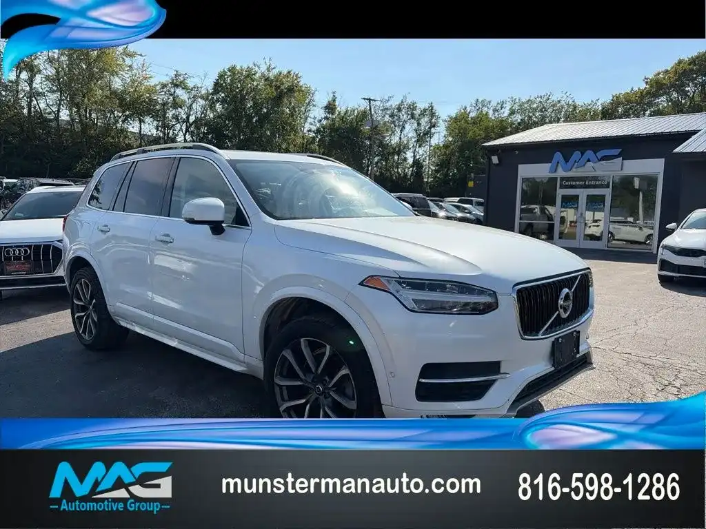 2018 Volvo XC90 T6 AWD Momentum's photo