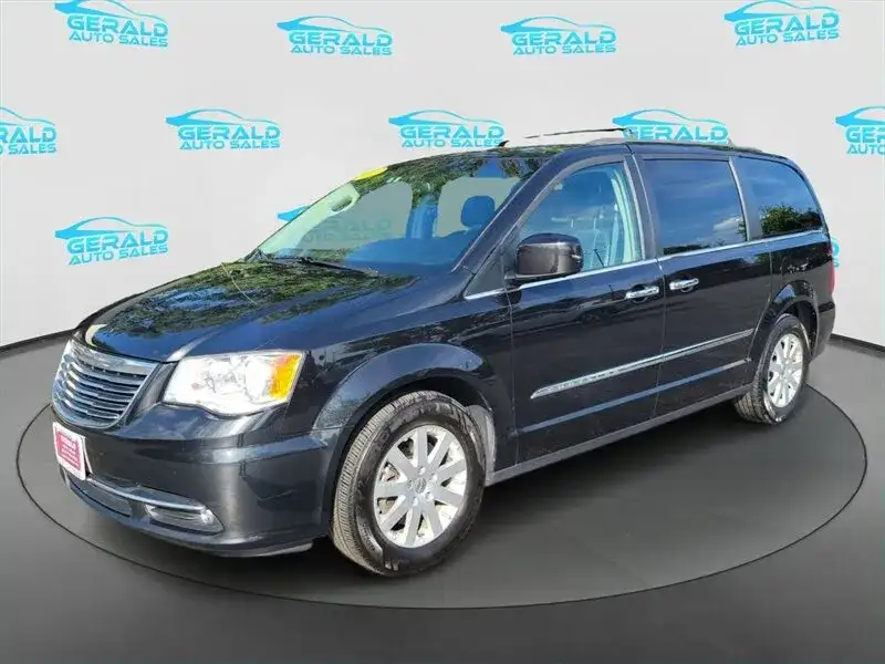 2016 Chrysler Town & Country Touring's photo