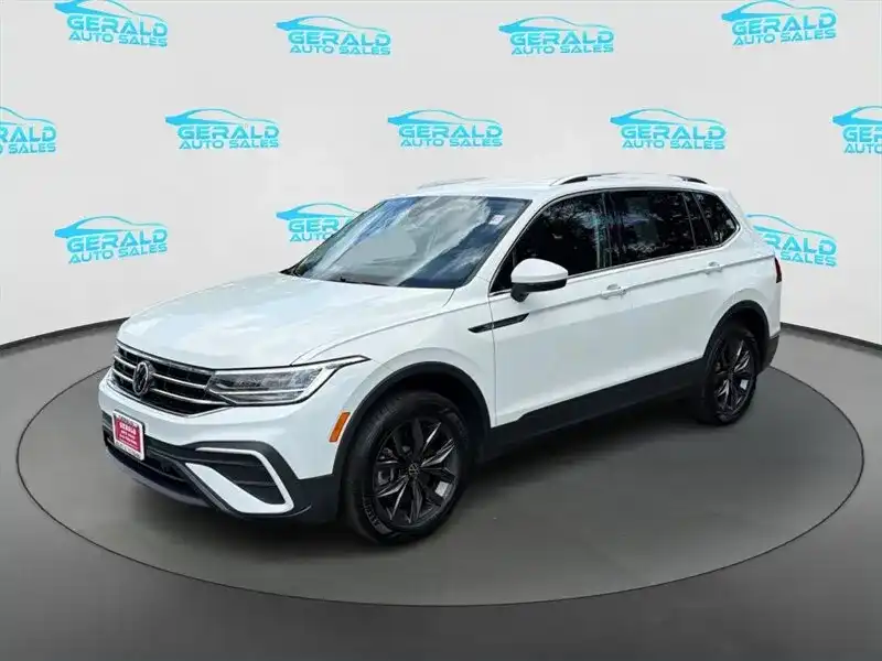 2023 Volkswagen Tiguan 2.0T SE's photo