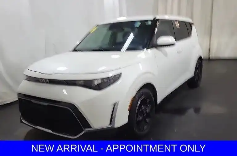 2023 Kia Soul 2.0L S IVT's photo