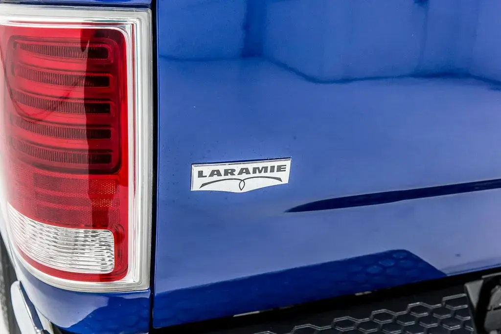 2016 RAM 1500 Laramie 4x4 Crew Cab 5'7 photo 5
