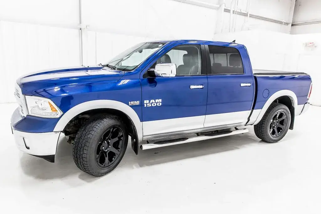 2016 RAM 1500 Laramie 4x4 Crew Cab 5'7 photo 3