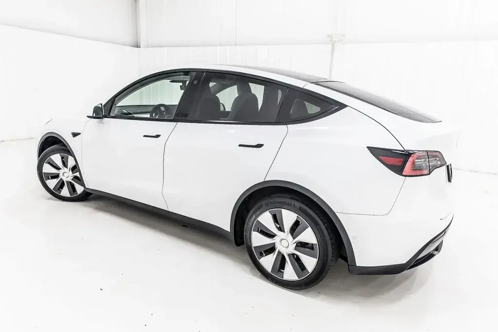 2021 Tesla Model Y Standard Range photo 5