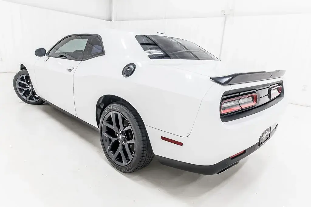2021 Dodge Challenger SXT Auto photo 5