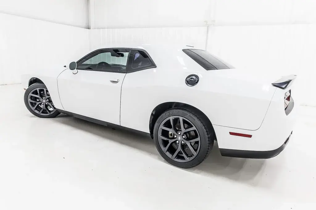 2021 Dodge Challenger SXT Auto photo 4