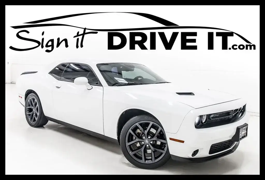 2021 Dodge Challenger SXT Auto photo 1