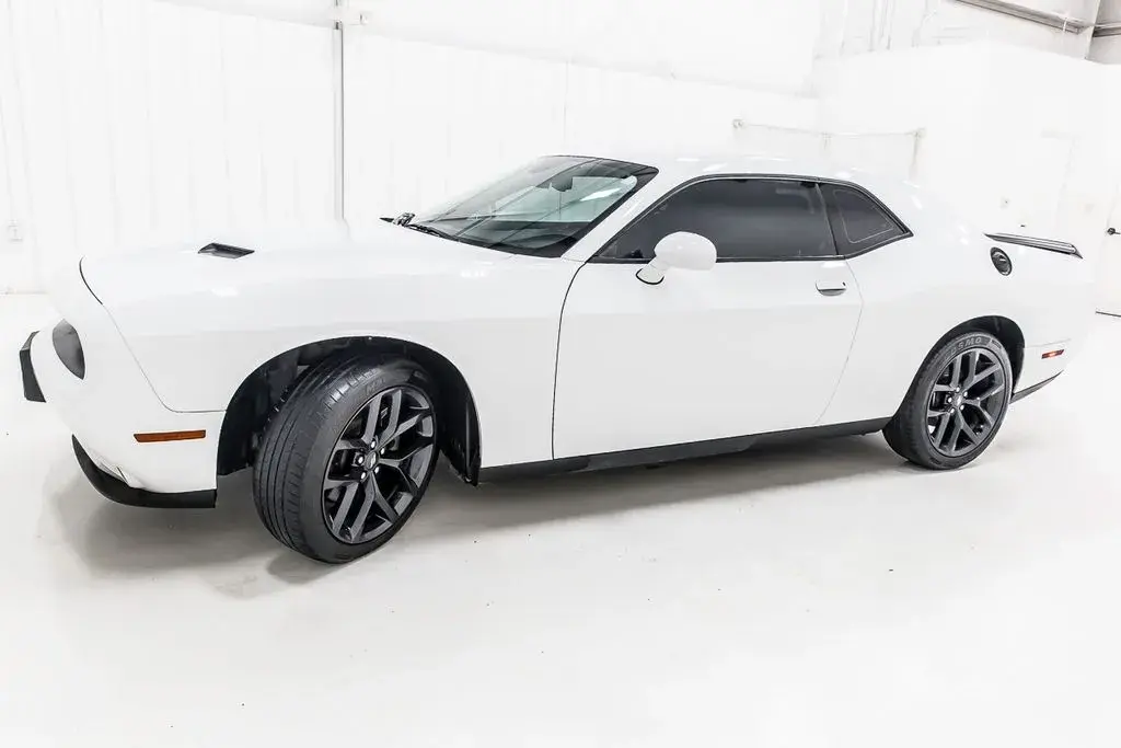2021 Dodge Challenger SXT Auto photo 3