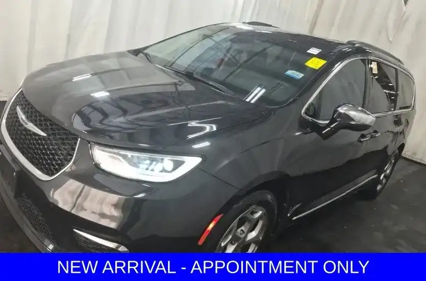 2022 Chrysler Pacifica Limited's photo