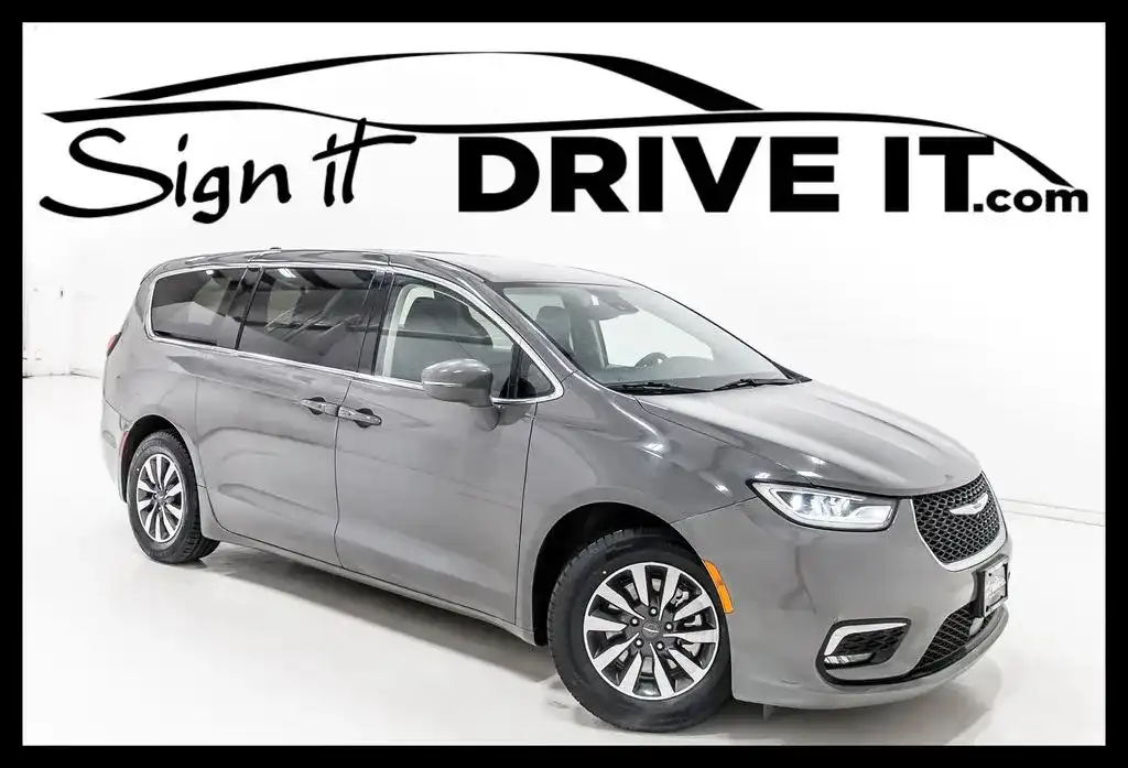 2022 Chrysler Pacifica Hybrid Touring L's photo
