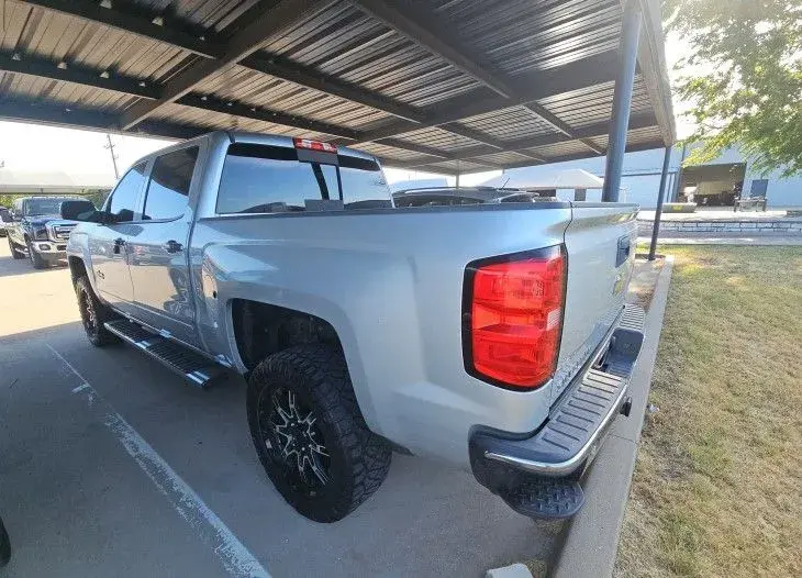 2015 Chevrolet Silverado 1500 LT Crew Cab Short Box photo 4
