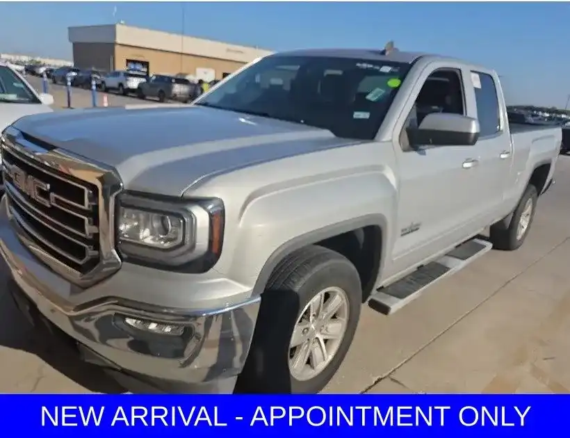2017 GMC Sierra SLE 2WD Double Cab Standard Box's photo