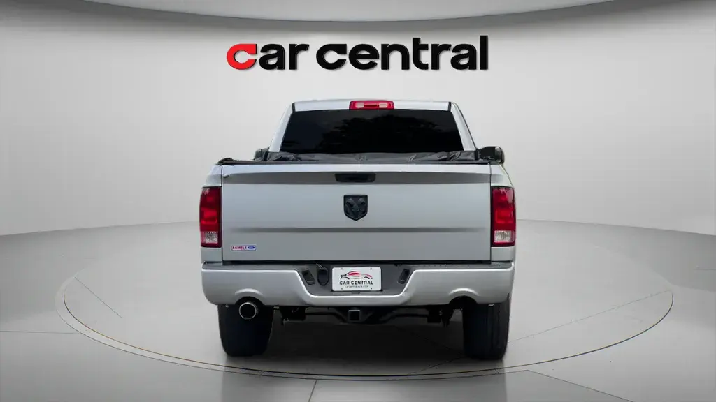 2015 RAM 1500 Express 4x4 Quad Cab photo 4