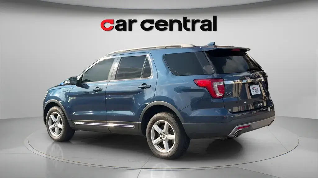 2017 Ford Explorer XLT 4WD photo 3