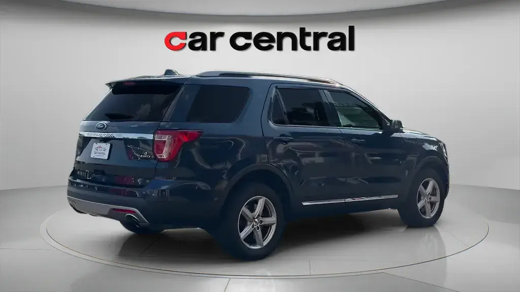 2017 Ford Explorer XLT 4WD photo 5