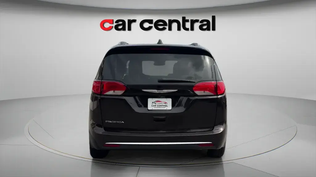 2018 Chrysler Pacifica Touring L photo 4