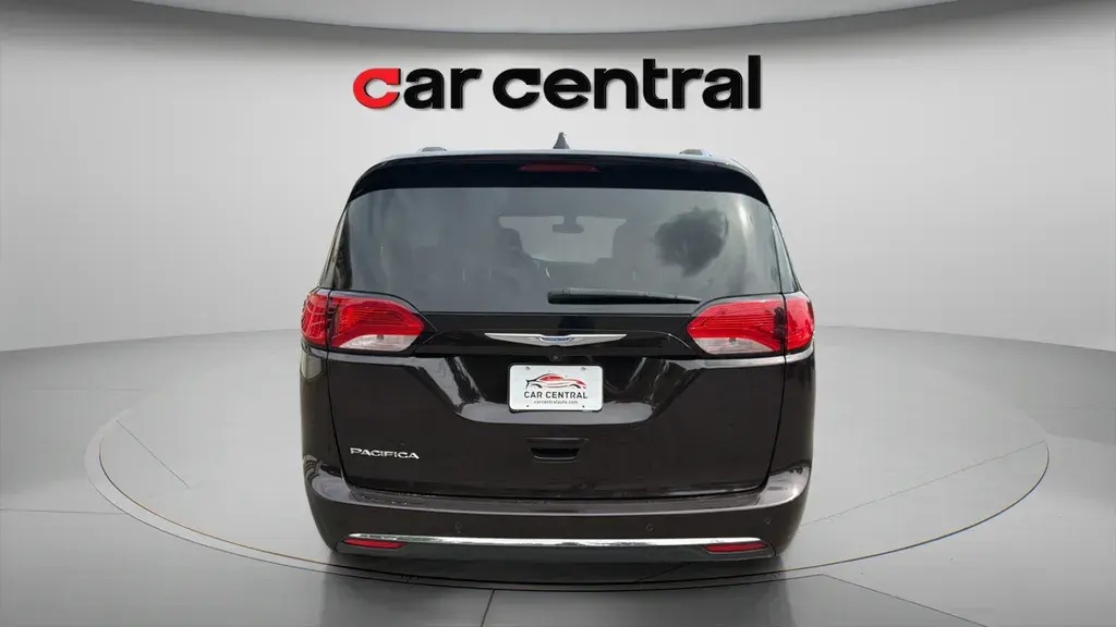 2018 Chrysler Pacifica Touring L photo 5
