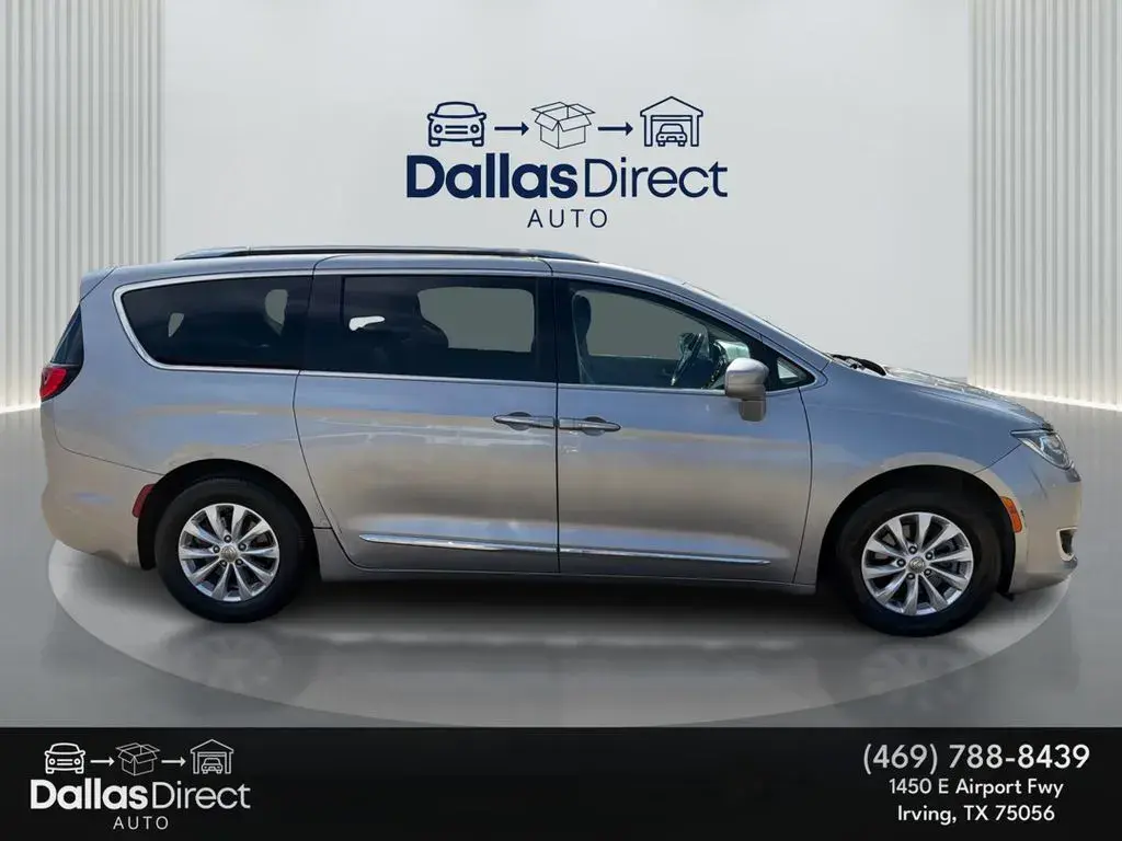 2018 Chrysler Pacifica Touring L photo 5