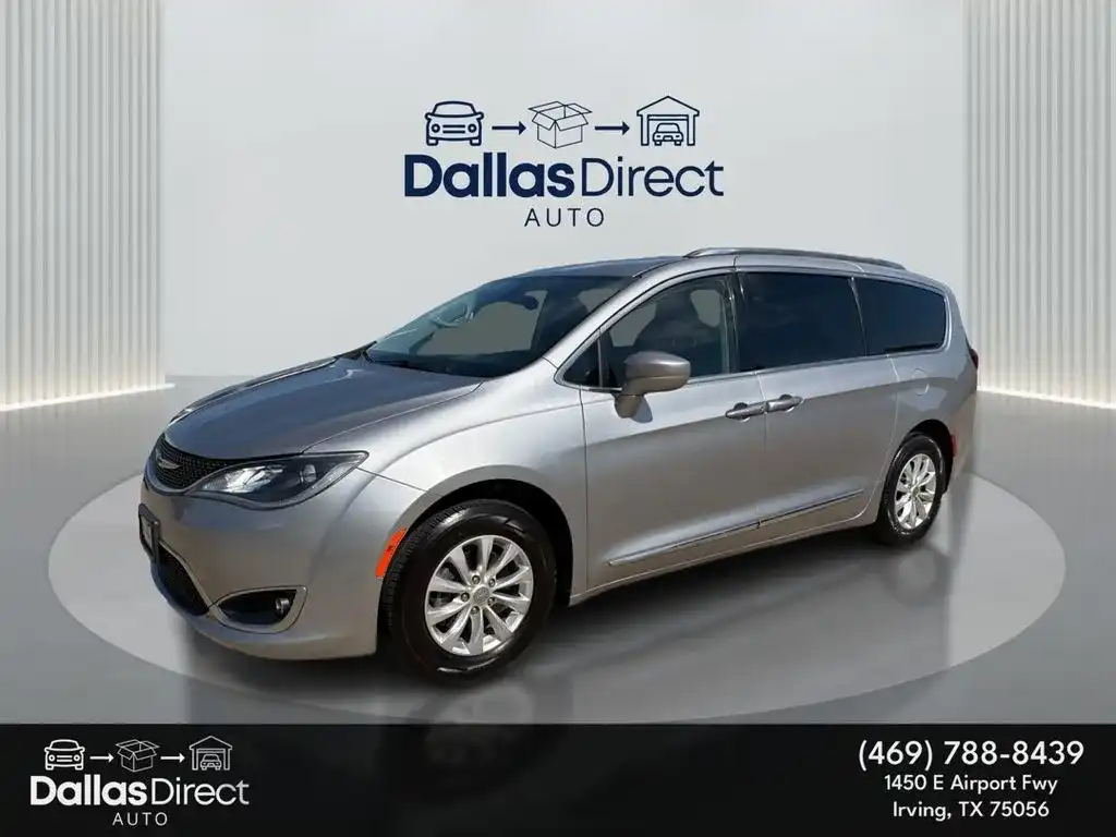 2018 Chrysler Pacifica Touring L's photo