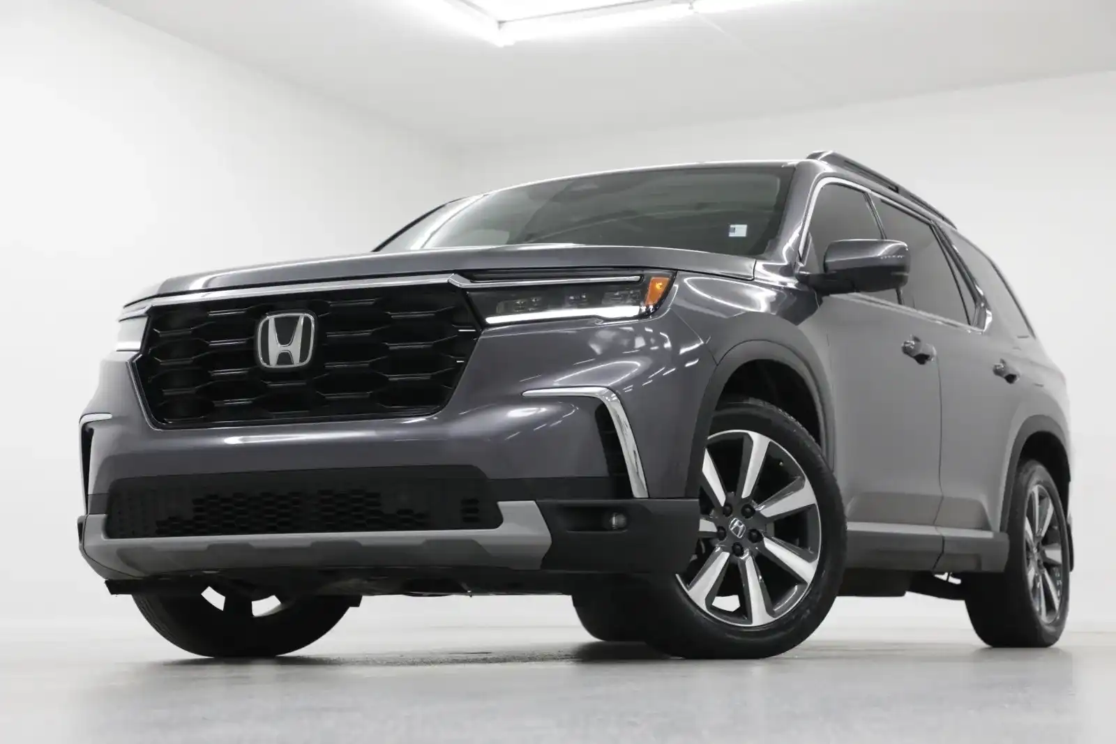 2023 Honda Pilot Touring AWD's photo