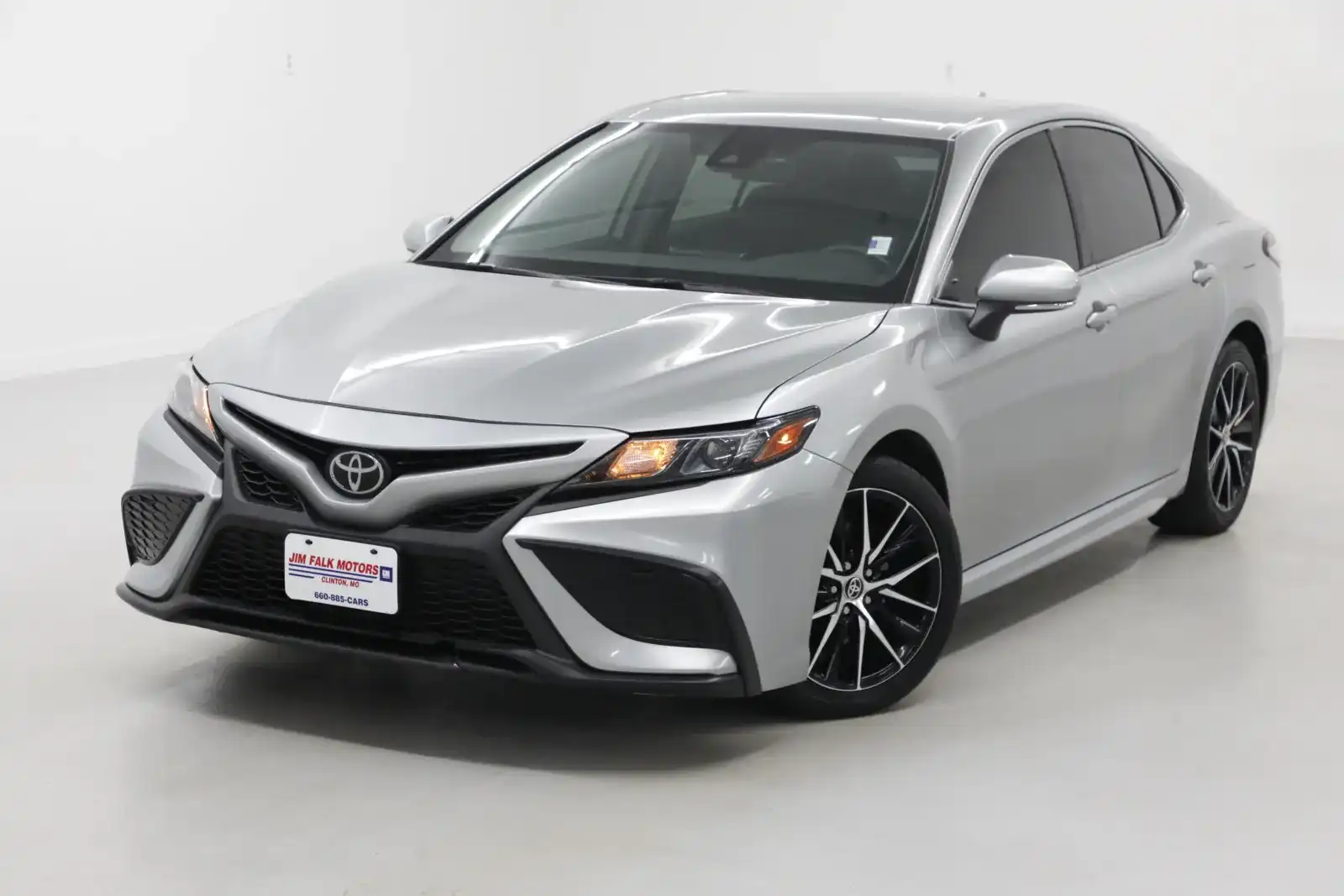 2022 Toyota Camry SE's photo