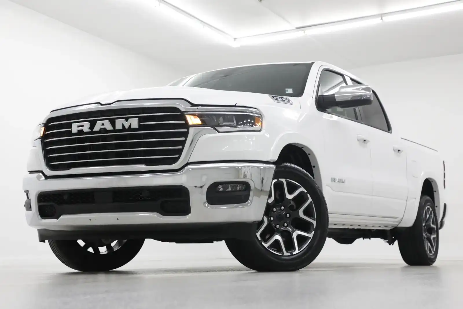 2026 RAM 1500 Laramie 4x4 Crew Cab 5'7's photo