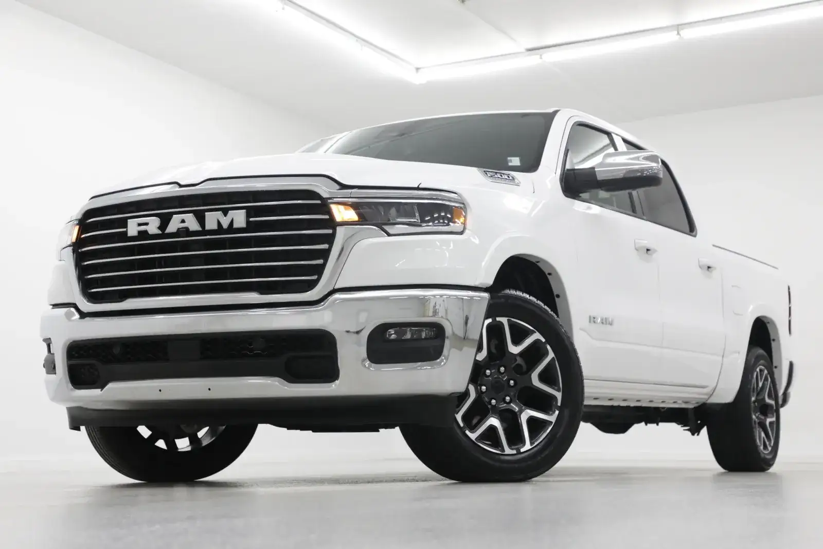 2026 RAM 1500 Laramie 4x4 Crew Cab 5'7's photo
