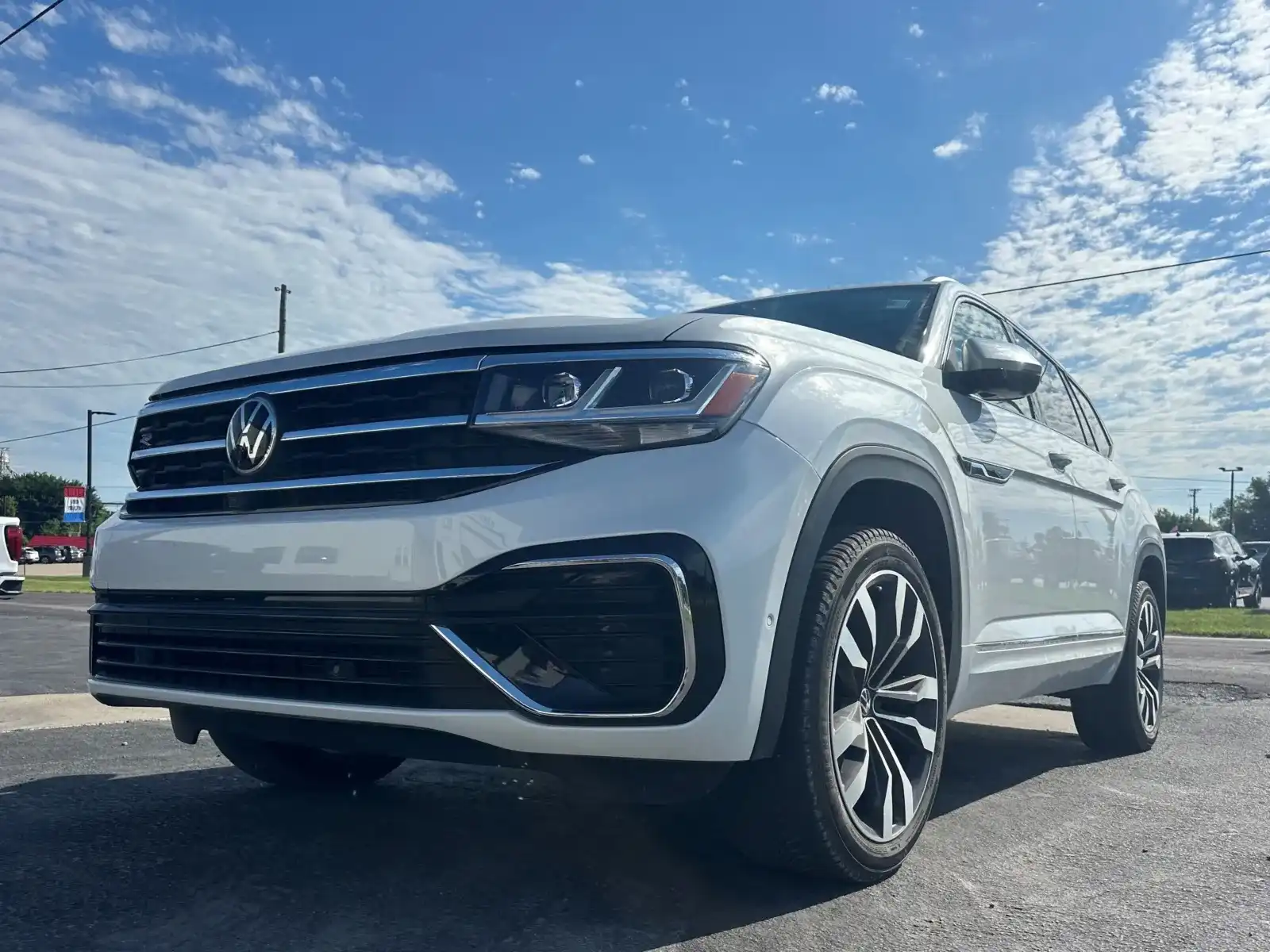 2022 Volkswagen Atlas 3.6L SEL Premium R-Line 4MOTION's photo