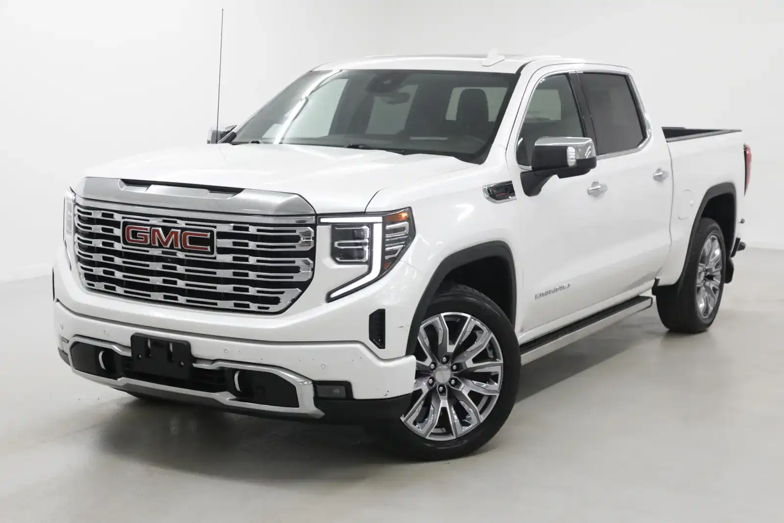 2023 GMC Sierra 4WD Crew Cab Short Box Denali's photo