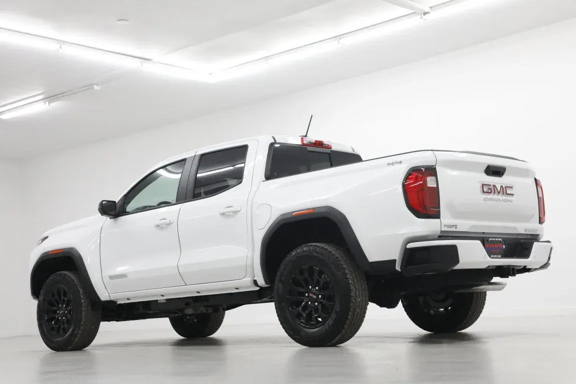 2026 GMC Canyon Elevation 4WD Crew Cab Short Box photo 4