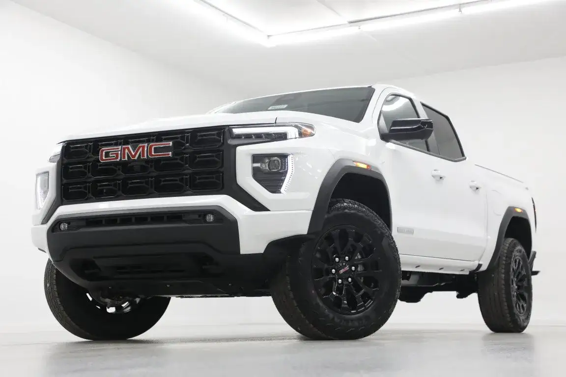 2026 GMC Canyon Elevation 4WD Crew Cab Short Box photo 1
