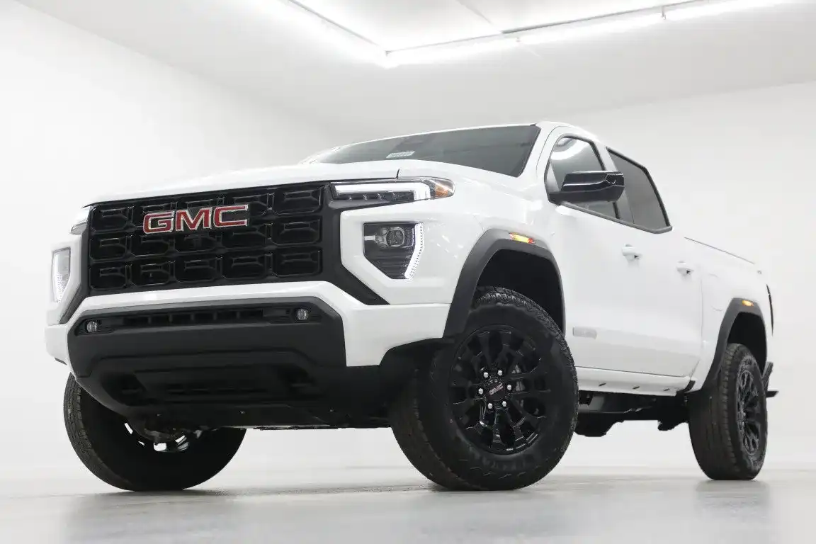 2026 GMC Canyon Elevation 4WD Crew Cab Short Box's photo