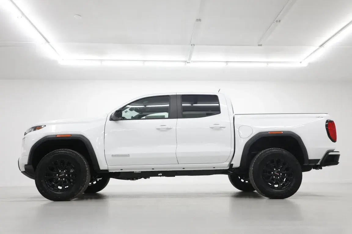 2026 GMC Canyon Elevation 4WD Crew Cab Short Box photo 3