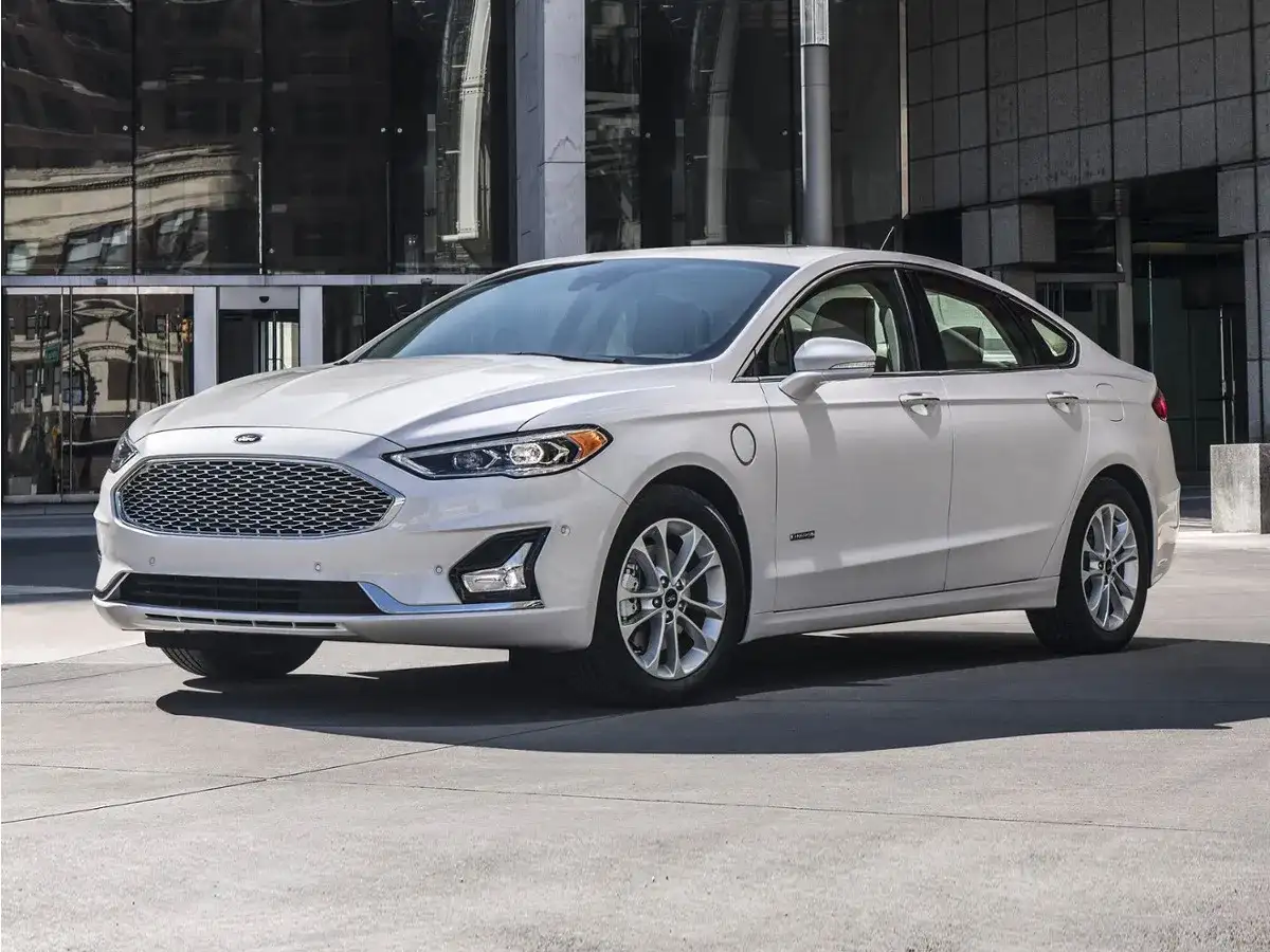 2019 Ford Fusion Plug-In Hybrid Titanium's photo