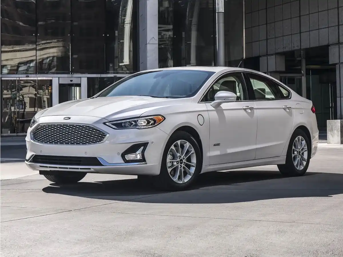 2019 Ford Fusion Plug-In Hybrid Titanium's photo
