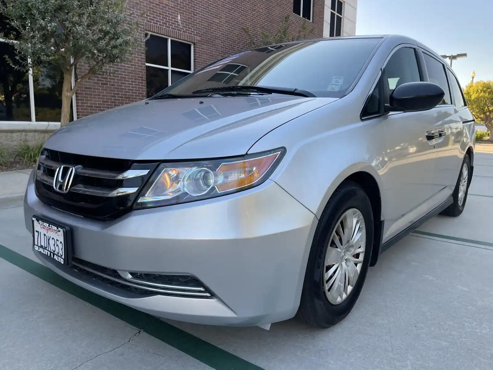 2015 Honda Odyssey LX's photo