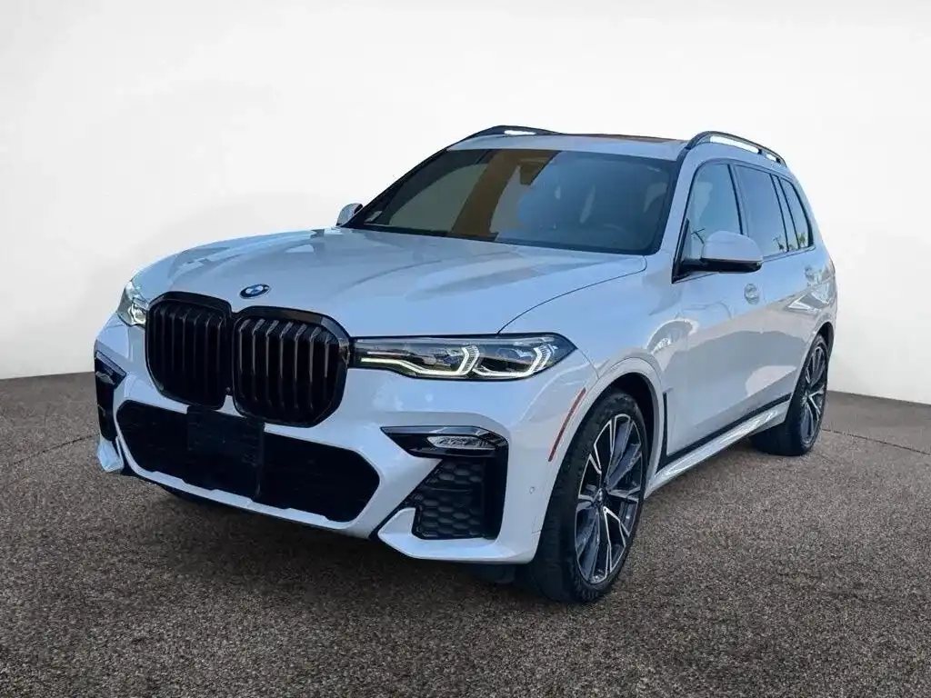 2021 BMW X7 M50i's photo