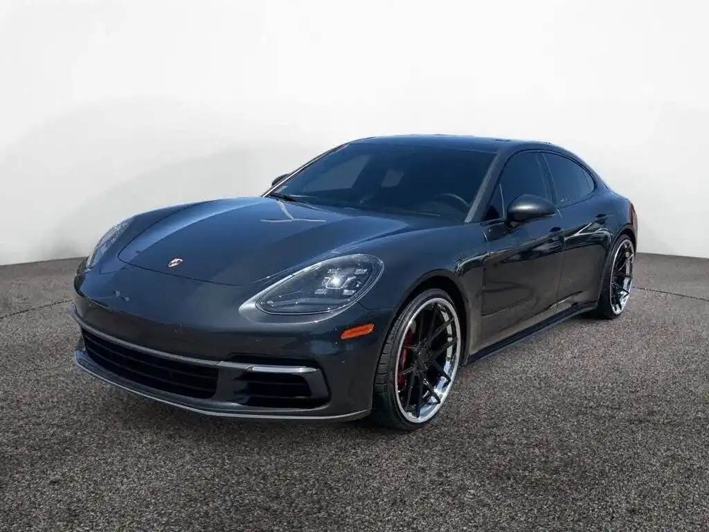 2018 Porsche Panamera 4's photo