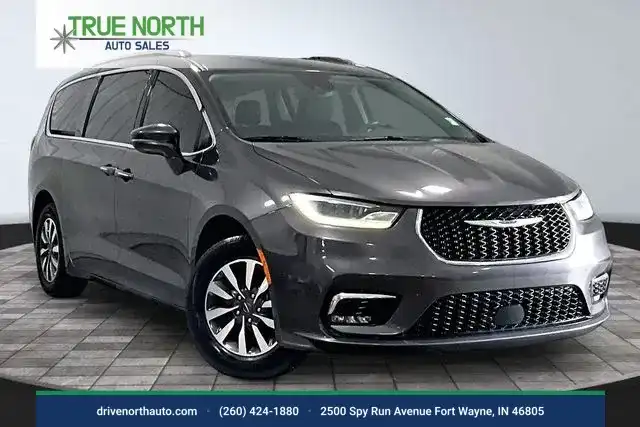 2021 Chrysler Pacifica Touring L's photo
