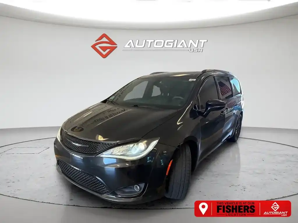 2018 Chrysler Pacifica Limited's photo