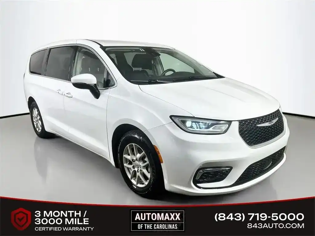 2023 Chrysler Pacifica Touring L's photo