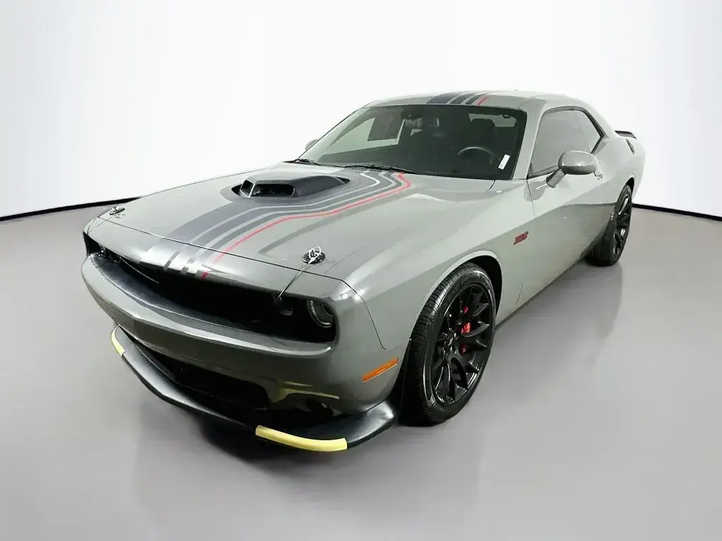 2023 Dodge Challenger R/T Scat Pack photo 3