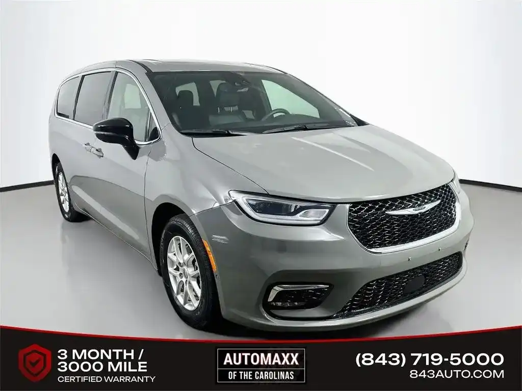 2025 Chrysler Pacifica Select's photo