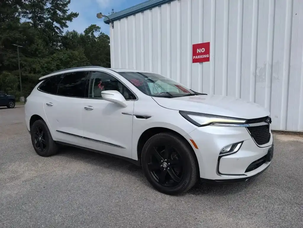 2023 Buick Enclave Essence AWD's photo