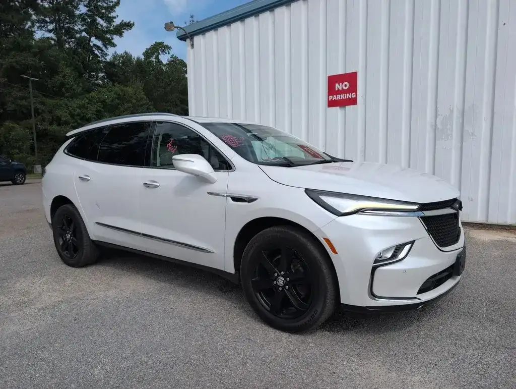2023 Buick Enclave Essence AWD's photo