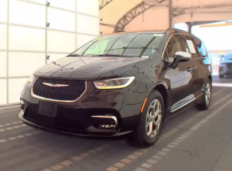2023 Chrysler Pacifica Limited's photo