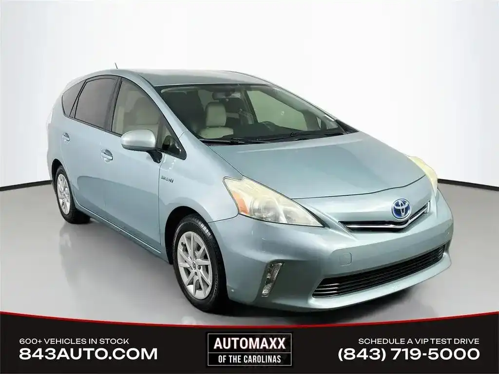 2014 Toyota Prius v Three's photo