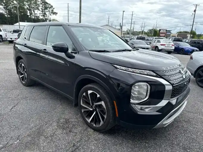 2023 Mitsubishi Outlander SE S-AWC's photo