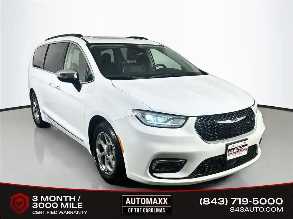 2023 Chrysler Pacifica Limited's photo