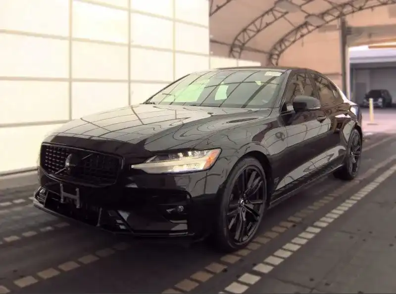 2023 Volvo S60 B5 Plus Black Edition's photo