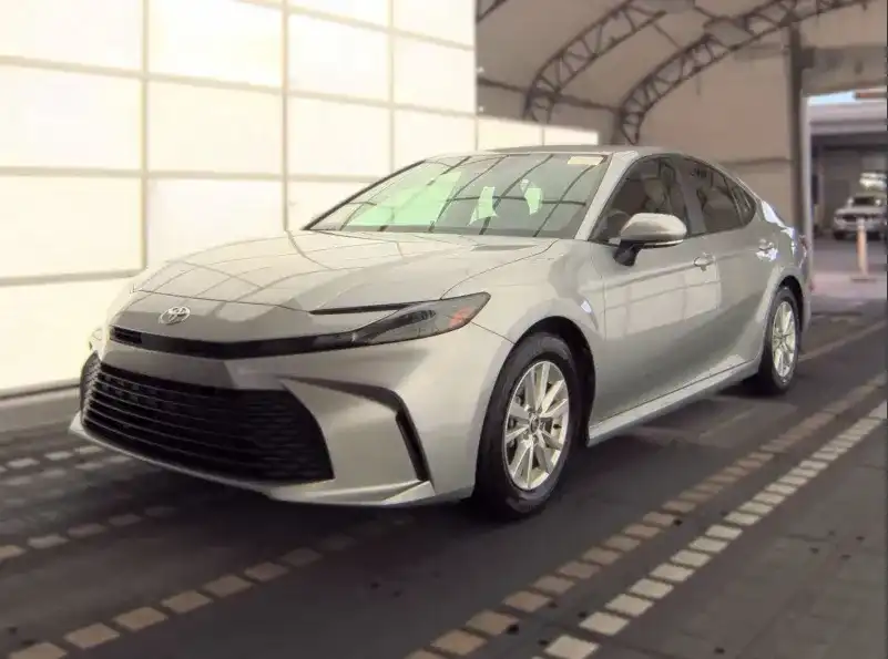 2026 Toyota Camry LE Hybrid's photo